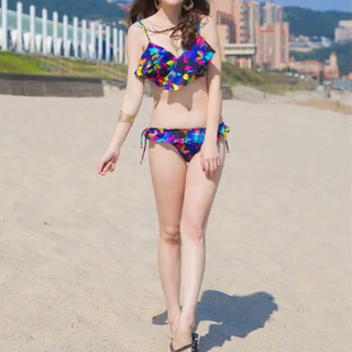 新品未使用　Kirara　フラワーデザインワイヤー入りフレア　ビキニ　水着の画像