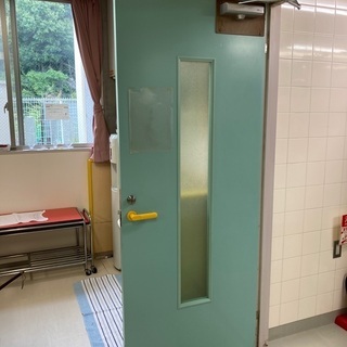 ドアが上手くしまらない　　ドアチェック取り付け