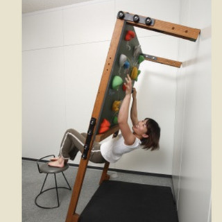 収納式室内用クライミングウォール 7/29までの画像