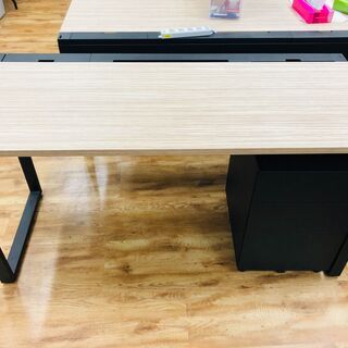 デスクセット（机・椅子・袖机）２セットあります！