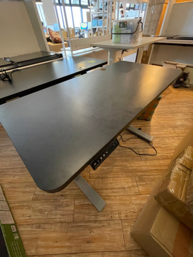 スタンディングデスク①　机　電動　昇降式　デスク