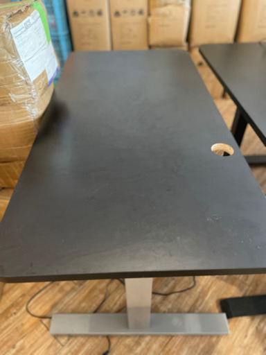 スタンディングデスク①　机　電動　昇降式　デスク