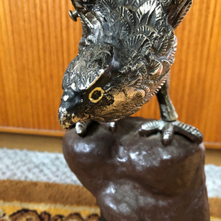 鷹の置物の画像