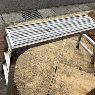 (中古)アルミ洗車台　作業台　脚立　横約100cm x 幅約30cm x 高さ約80cmの画像
