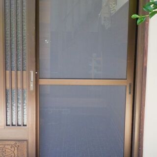 玄関に網戸の設置