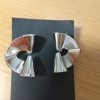 個性的イヤリング