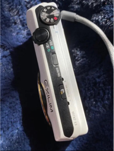 美品！！CASIO HIGH SPEED EXILIM EX-ZR200WE