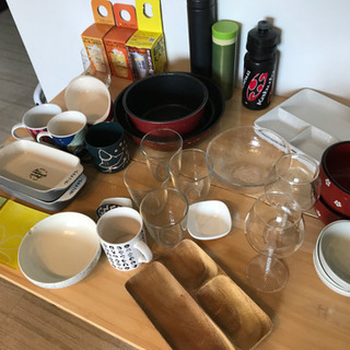 食器 鍋  一式  あげます　無料の画像