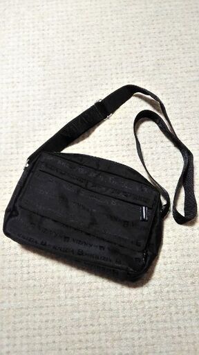 ★完売★値下げ★☆新品☆　ブラック・ショルダーバッグ（KRIZIA）