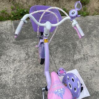 (受け渡し希望者有り）値下げ！女の子向け自転車・ヘルメットの画像