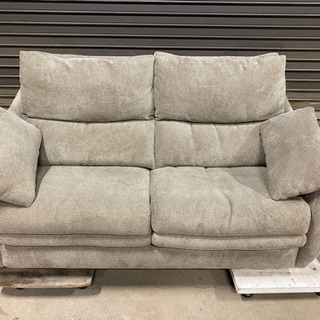 脚付き 2人掛けソファ アームクッション有