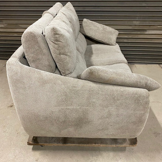 脚付き 2人掛けソファ アームクッション有の画像