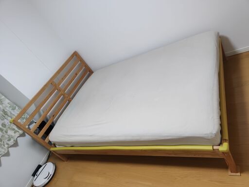 丸洗い済み・イケアのマットレス（ダブル）、おまけでベッド、ベッドパッド、シーツつき