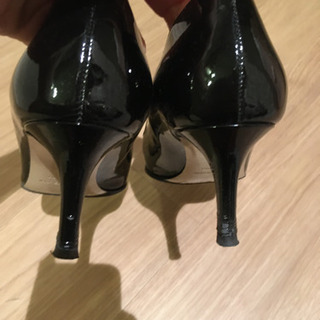 ファビオルスコーニ　黒　エナメルパンプスの画像