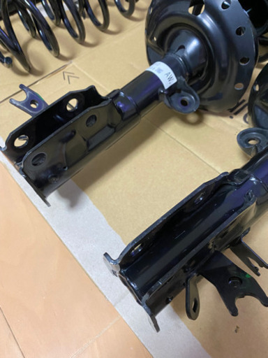 ホンダフリード　GB3 純正サスペンション　サスショック