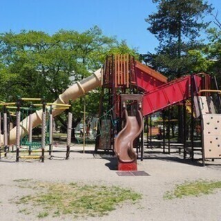 【公園や学校へ遊具の設置作業！】会社全額負担の資格支援制度完備♪...