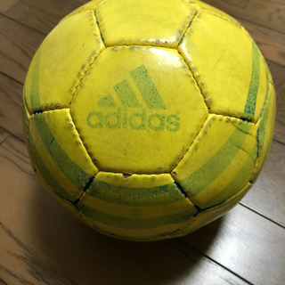 アディダス　サッカーボール　5号