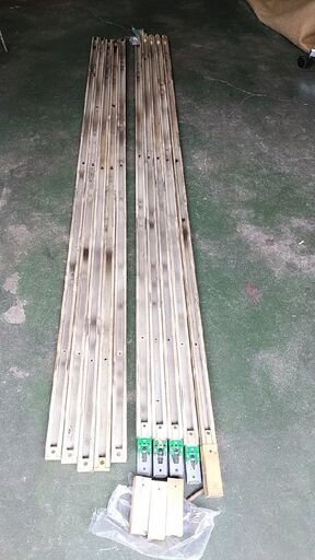 照明用ダクトレールを外しました。照明器具用です。最後の10本有るうちの2mが10本です。今回は10本全部で