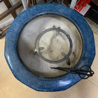 火鉢　灰、五徳、火箸付き　外径38cm高さ28cm