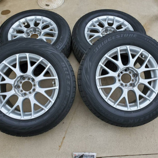 大幅値下げ　　早いもの勝ち　スタッドレスタイヤ　ブリヂストン　16インチホイール付きの画像