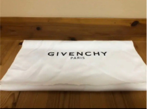 【値下げ中】GIVENCHY PARIS クラッチバッグ ジバンシィ 黒 韓国