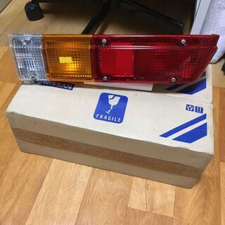 USDM ダットサントラック(720) 日産純正新品リヤコンビネ...