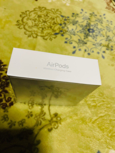AirPods with Wireless Charging Case