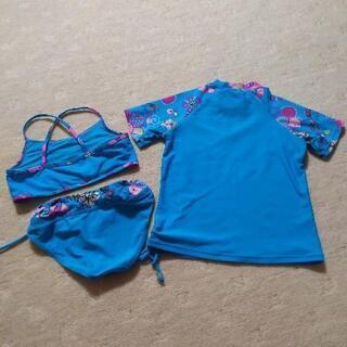 110〜120cmくらいです☆3点セット☆パンツのゴム外に出てます。の画像