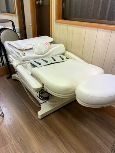 19日まで！エステ用電動ベッド(中古)