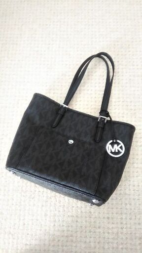 ★完売★値下げ★☆新品☆　ブラック×英字柄・ハンドバッグ（MICHAEL KORS）