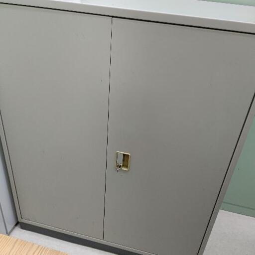 鍵付き　書庫　3段