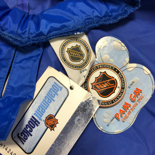 【値下げ！未使用品タグ付】犬レインコート・メープルリーフスの画像