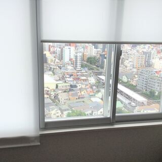 ★7/9までにお引取り頂ける方★ロールスクリーン　1年間使用　カーテンレール取付の画像