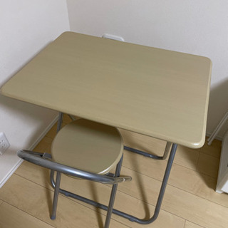 ほぼ新品・折り畳み式テーブル＆椅子