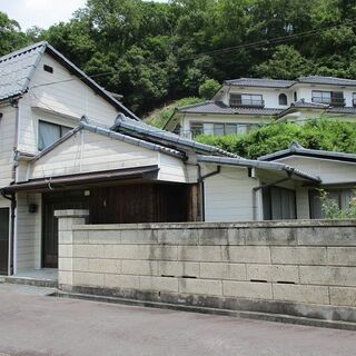 備前市三石　中古一戸建て（物置・ガレージあり）