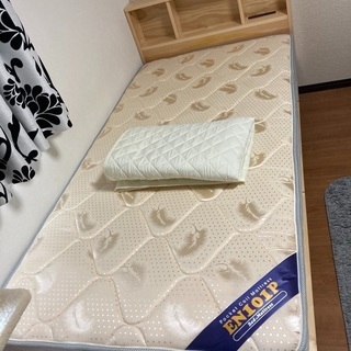 ★パイン材★シングルベッド　マットレス付　※最終価格です。