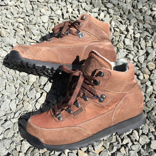 トレッキングシューズ　TARASBOULBA by ASICS ...