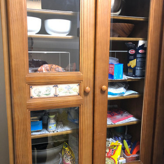 食器棚を買ってください。