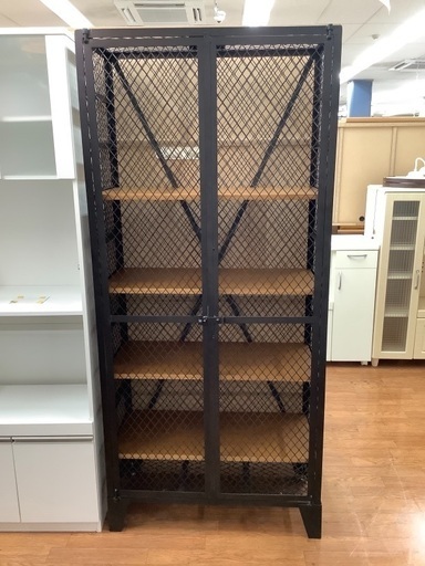 Knot antiquesキャビネットのご紹介です。