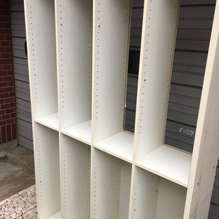 白い本棚の画像