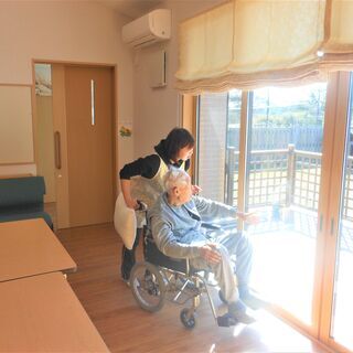 【大多喜町】＼ 猫とヤギとはたらく グループホーム！ ／ウワサの人が集まる福祉施設の秘密とは！？ 働き方の柔軟さにビックリ！週１～、日勤のみ、夜勤のみ、Ｗワーク・・・あなたの希望でＯＫ！個性豊かな動物スタッフたちに囲まれて、にゃんび～り働きませんか？の画像