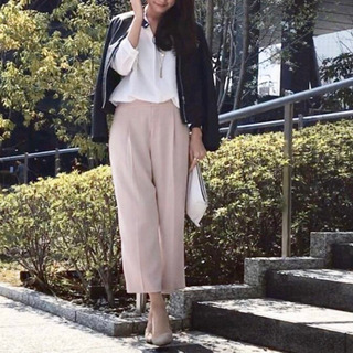 UNIQLO レーヨンエアリースキッパーカラーブラウスの画像