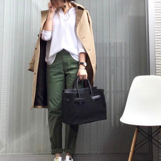 UNIQLO レーヨンエアリースキッパーカラーブラウスの画像