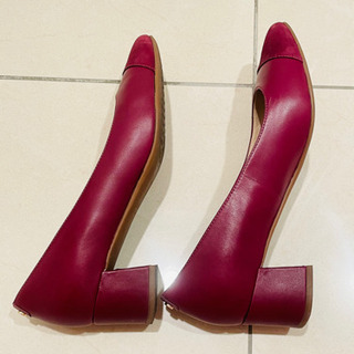 【定価3万、数回のみ着用】コールハーン　COLE HAAN 赤　パンプスの画像