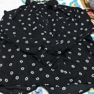 花柄シャツ👚の画像
