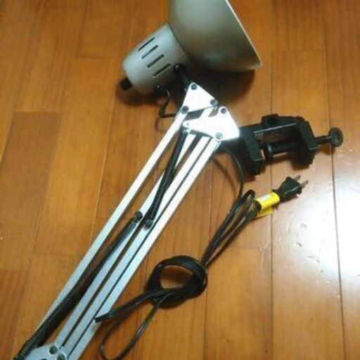 【★今月末閉店★】【どこでも設置できて便利】蛍光ランプ【ロング、広範囲稼働式】