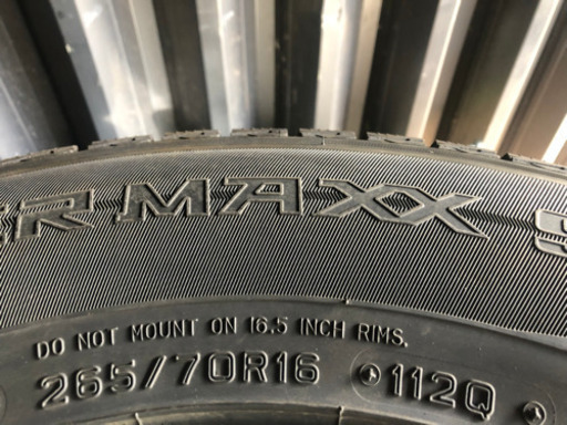 スタッドレス　265/70R16 9.5分山