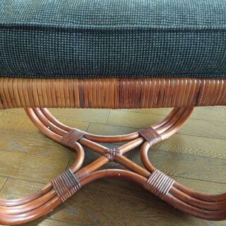 籐製スツールの画像