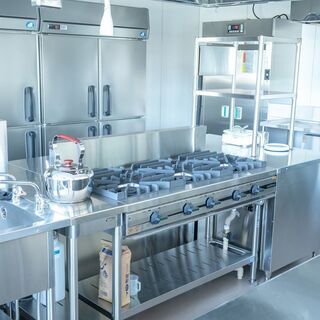 【茂原市】調理スタッフ 　OPENしたばかり！話題のフットサルコート付き高齢者向け住宅でのシゴト！　Wワーク　週１～　固定曜日のみ、働き方はあなたの希望で全部ＯＫ！ 法人の運営する保育園も利用できちゃいます！の画像