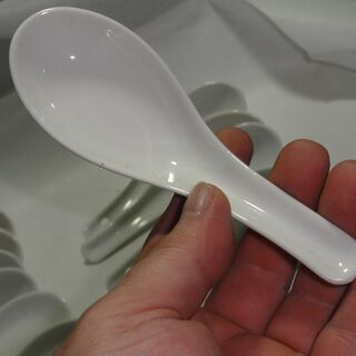 ラーメン　チャーハン　中華料理　等に　　陶磁器製？　 れんげ 　　昭和レトロ　　１２個の画像